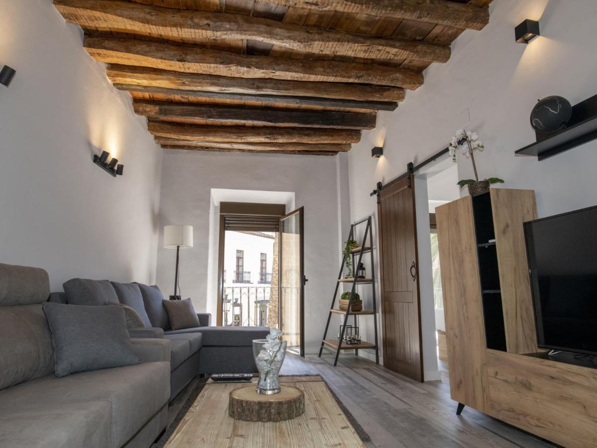 Elegante Apartamento Para 5 En El Centro De Caceres Con Wifi Экстерьер фото