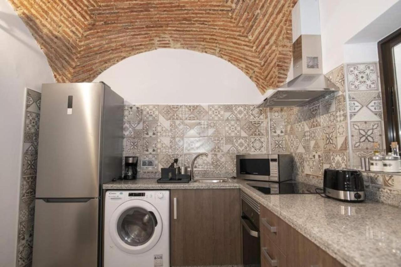 Elegante Apartamento Para 5 En El Centro De Caceres Con Wifi Экстерьер фото