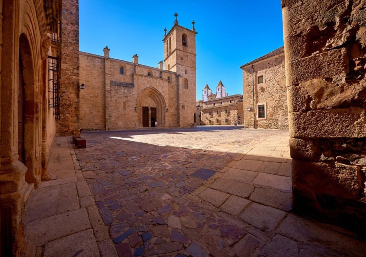 Elegante Apartamento Para 5 En El Centro De Caceres Con Wifi Экстерьер фото